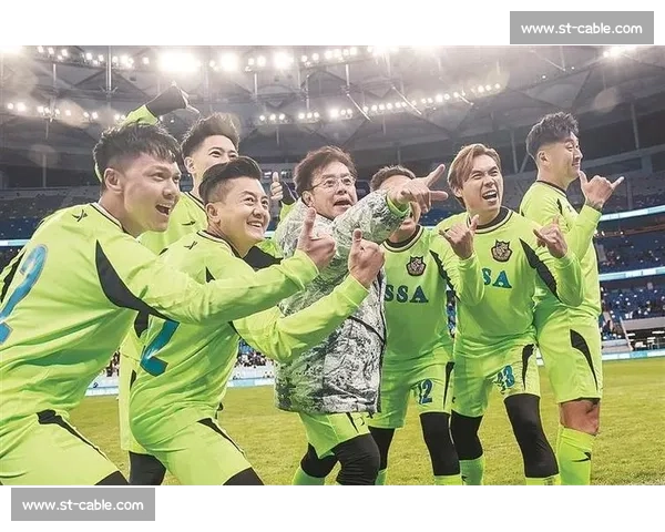 绿茵忆当年!大连名宿 32 香港明星队,齐秦梭鱼湾唱醉冬夜 绿茵忆当年!大连名宿 32 香港明星队,齐秦梭鱼湾唱醉冬夜